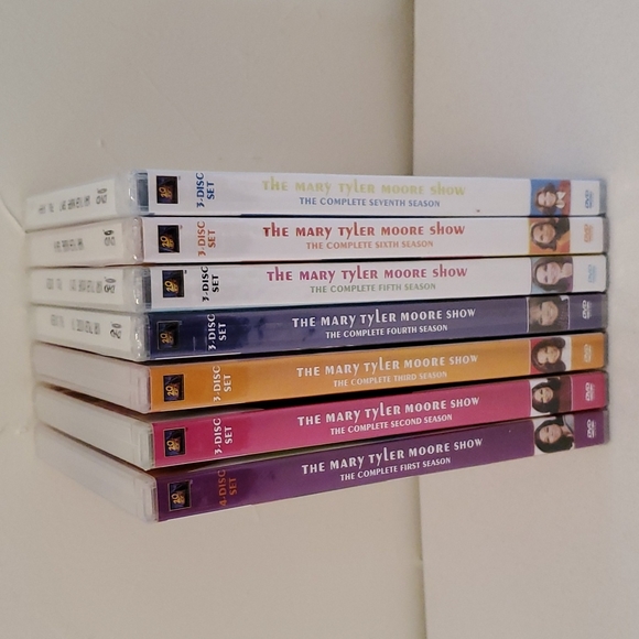 Mary Tyler Moore Show The Complete DVD Set - Picture 3 of 3